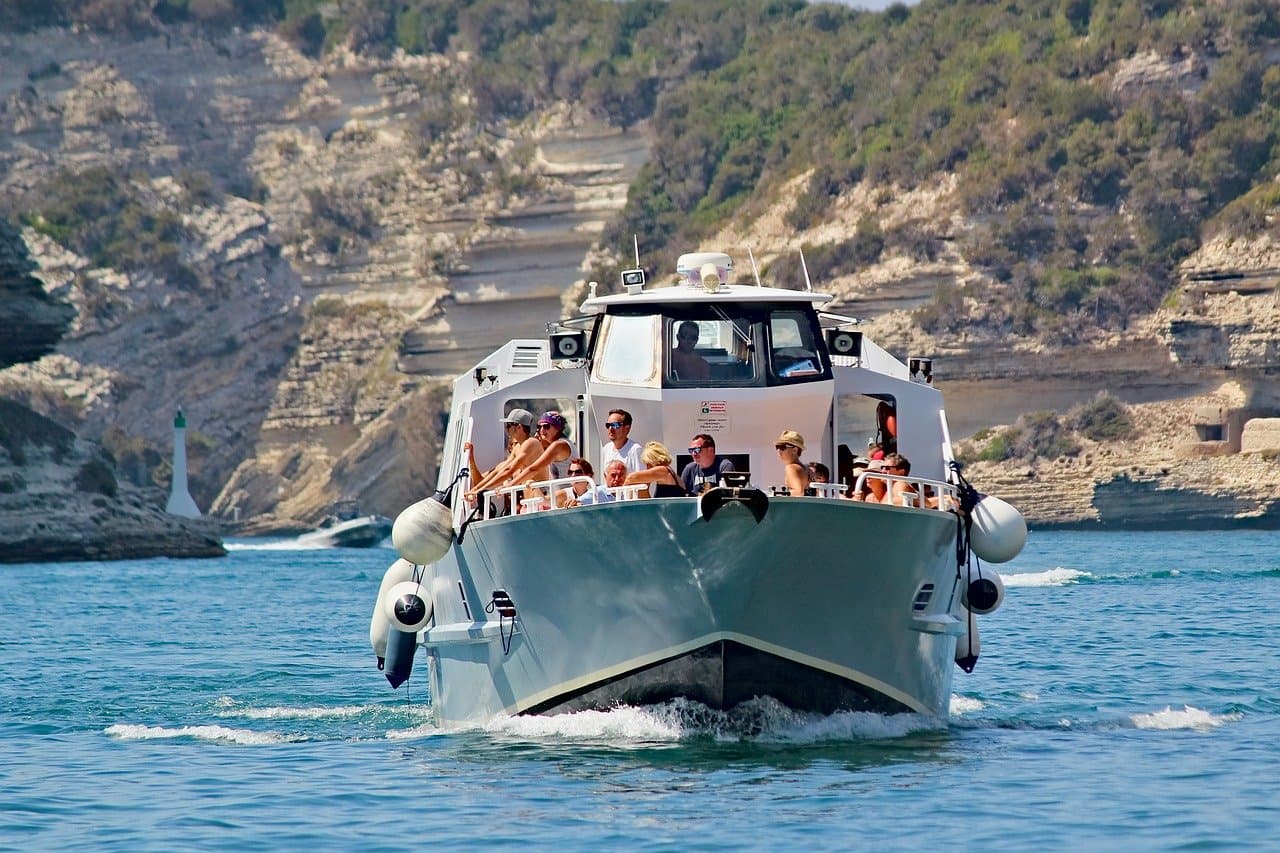 Travel website destinations showcase, SEO driving organic traffic growth.